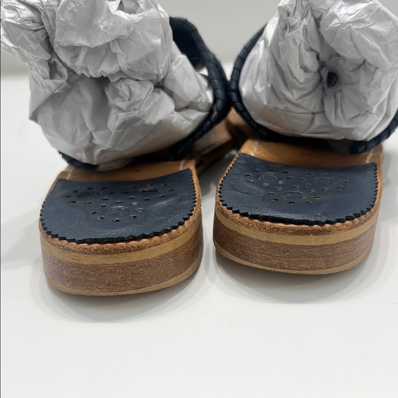 Jack Rogers Navy Leather Women's Sandals size 8 - Picture 4 of 10